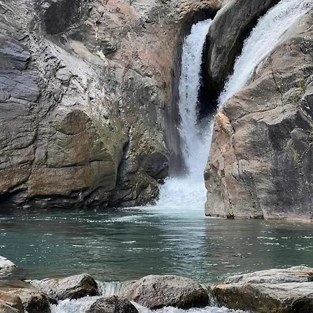 Waterfall House בית נופש Mesocco