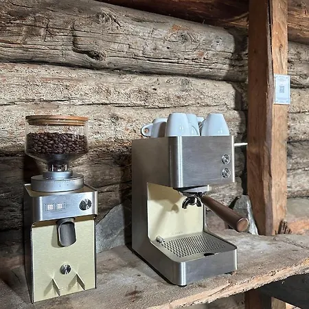 Waterfall House בית נופש *