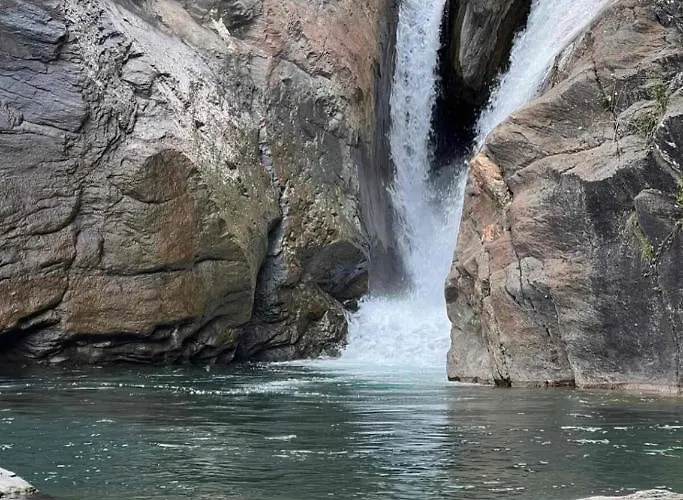 Waterfall House Ferienhaus Mesocco